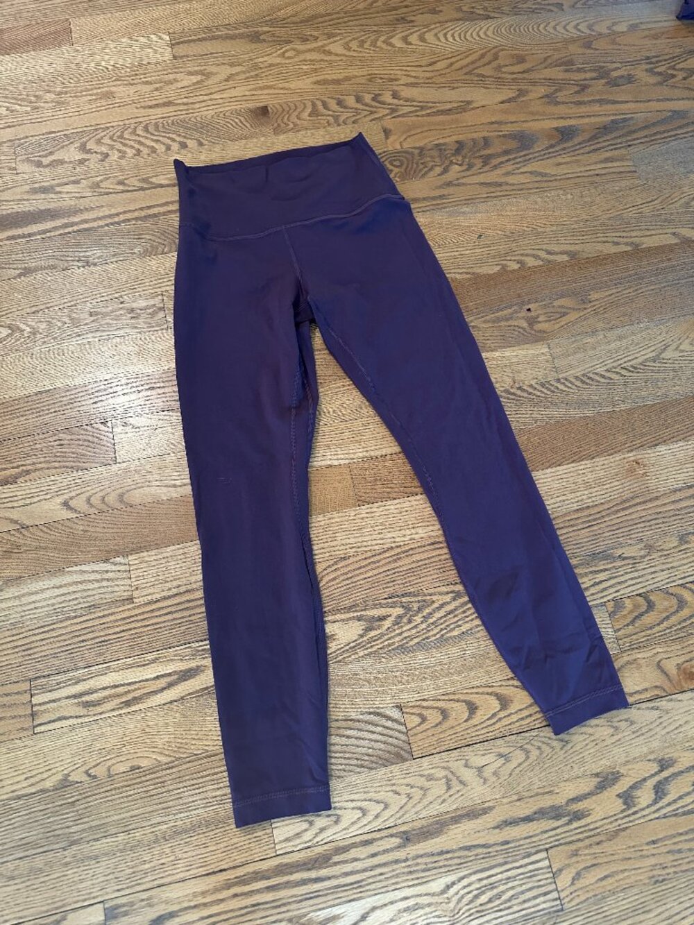 Lululemon high rise aligns size 6 25"